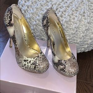 Snake skin size 7 pumps !!!